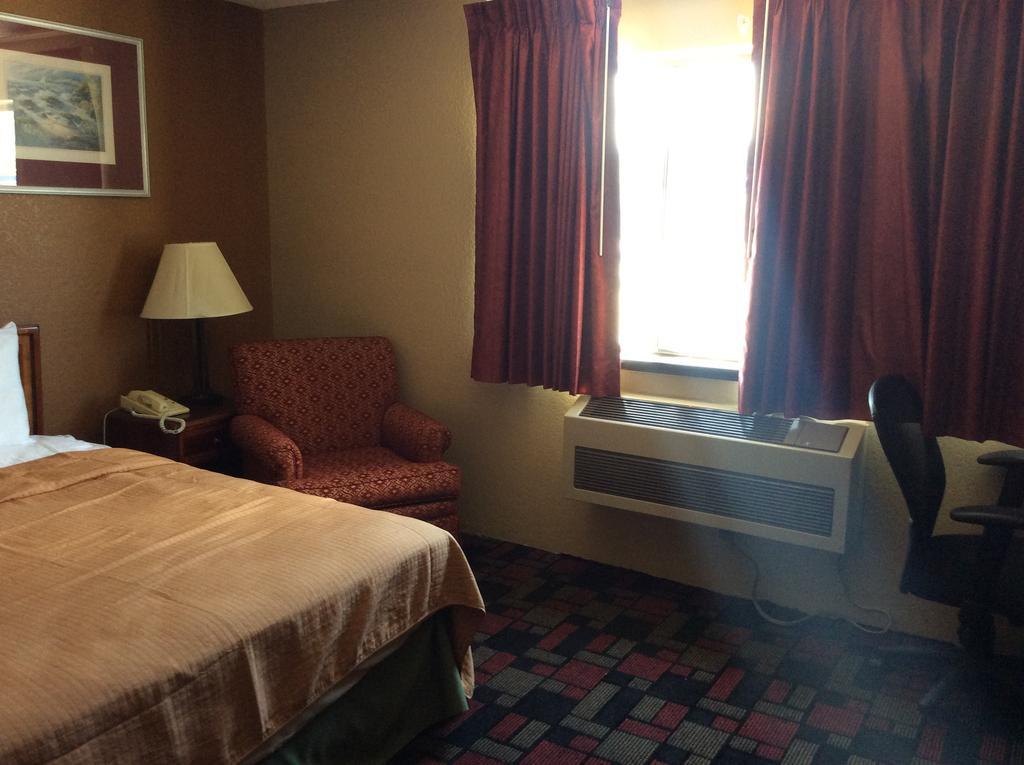 Rodeway Inn Whitehall Kültér fotó