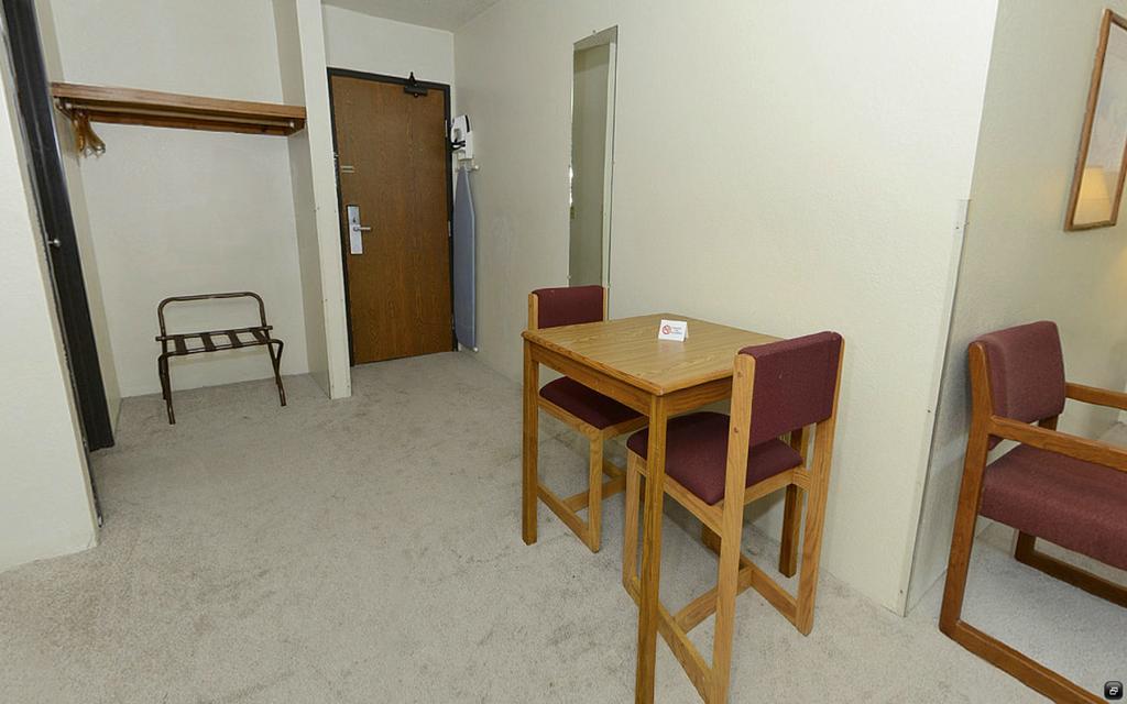 Rodeway Inn Whitehall Szoba fotó